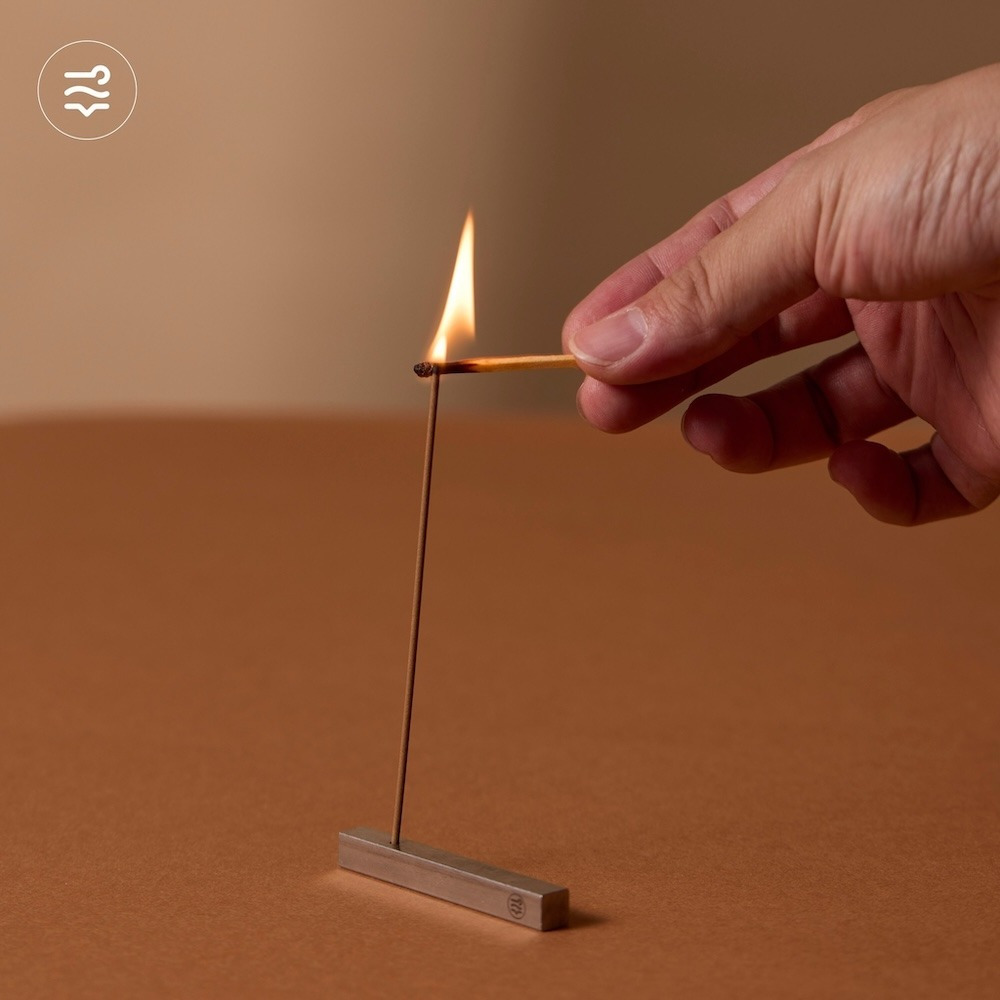 搭配臥香座燃香