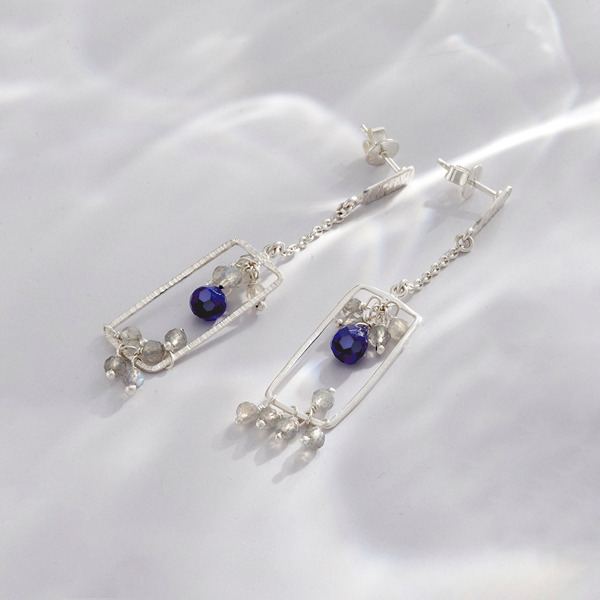 銀色拉長石藍寶石純銀耳環-浪漫細雨