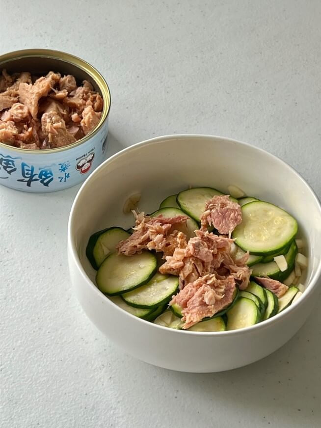 鮪魚片拌櫛瓜