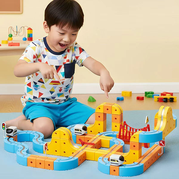 百變磁吸式軌道車