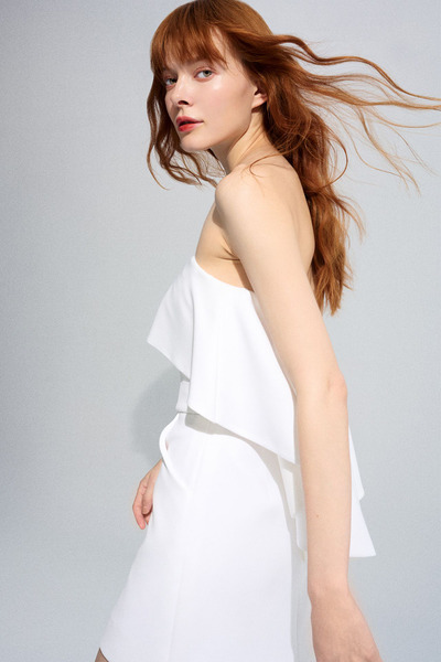 時尚荷葉露肩白色短洋裝