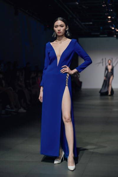 深V領口高衩裙襬貴族藍晚禮服
