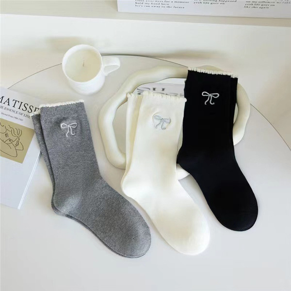 秋冬必備 甜美撞色花邊刺繡蝴蝶結中筒襪(三色)