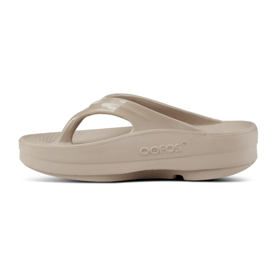 OOFOS美國肌力紓壓鞋OOmega夾腳厚底款(女/卡其色) Como Store 官方購物網站