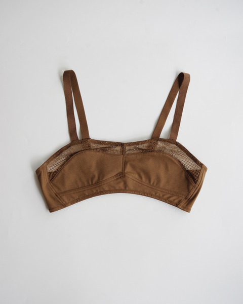 bra083 in wood