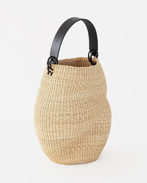 N.40 pot froissé asymmetrical bucket bag - natural straw/black leather