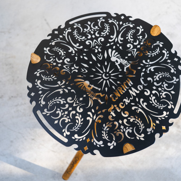 ENRICH x FicxMoC｜KOKOPELLI 雕花投影邊桌-黑