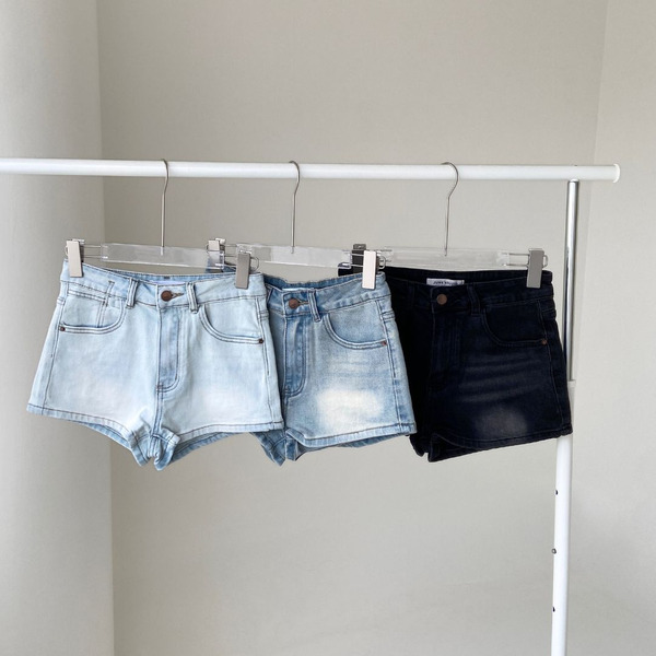 PURPLE-一穿就很會.ᐟ.ᐟ腿精的牛仔短褲*3色(現貨)