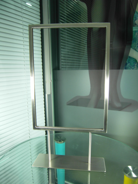 A4 金屬框POP廣告架(也有A4壓克力吸鐵式廣告架)