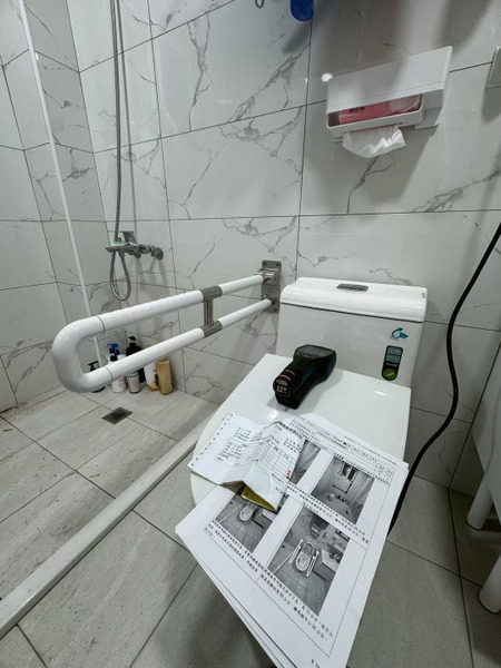 無障礙施工 浴室可動式扶手 (價格請來電洽詢)