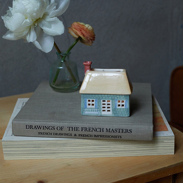 美國 PADDYWAX 陶瓷香氛小屋│英國鄉村小屋│附祕魯聖木香椎20個 &小茶蠟