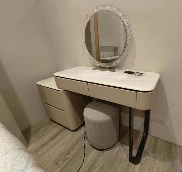 奶油風伸縮化妝桌