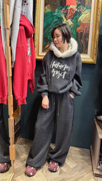 5071223329貂帽繡字休閒套裝