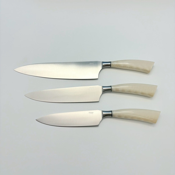 SALADINI 義大利手工主廚刀 25cm｜天然白牛角握柄   不鏽鋼廚房料理刀（5014C）仿白牛角色象牙白色樹脂握柄 (5014RB）主廚刀