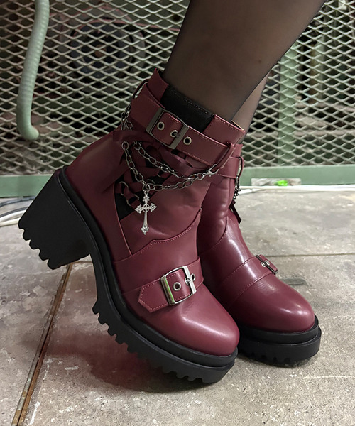 NIBBLE POISON -十字吊飾短靴