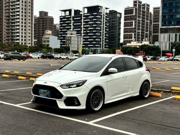 2016 Ford Focus 5D  180汽油時尚型
