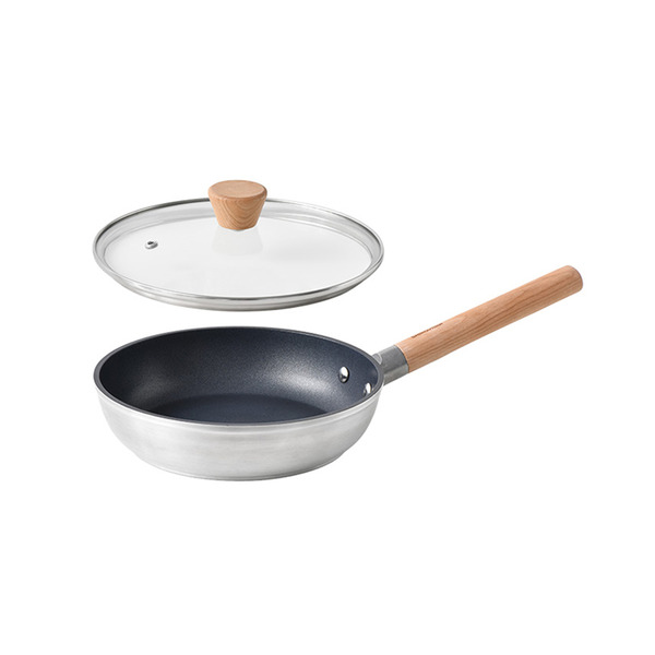 【日本霜山】日式木柄輕量不沾平底鍋附蓋-20cm (直火/IH爐通用)