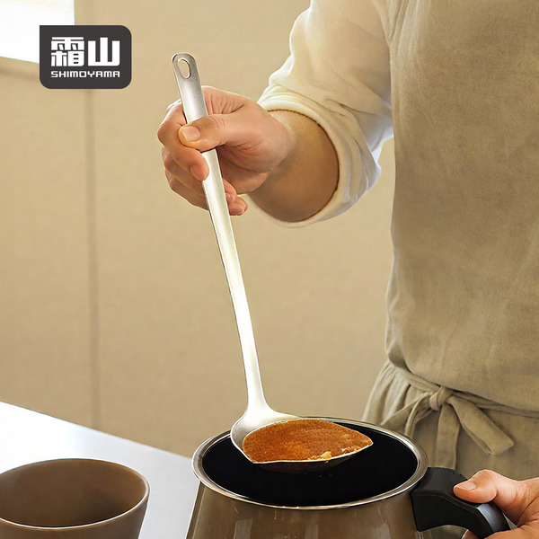 【日本霜山】304不鏽鋼一體成形雙導嘴湯勺/醬料勺-22.5cm