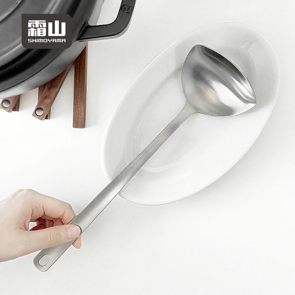 【日本霜山】304不鏽鋼一體成形雙導嘴湯勺/醬料勺-22.5cm