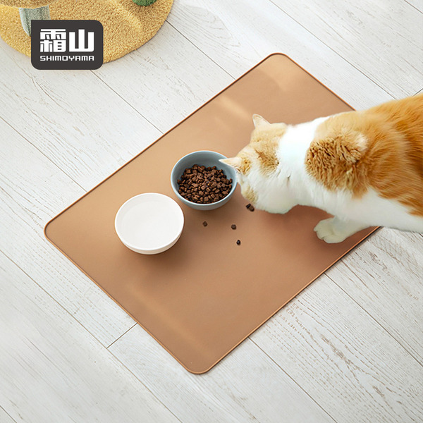 【日本霜山】寵物防滑餐墊/矽膠防水防髒墊(65x45cm)