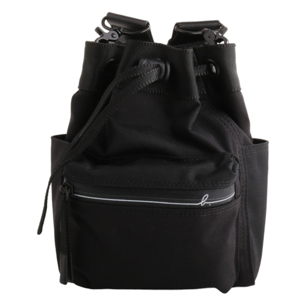 agnes b.-前口袋厚質帆布拉束斜背水桶包(黑)小