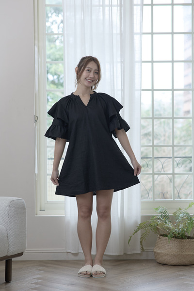 公主袖黑色短洋裝