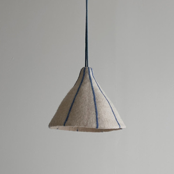 momo氛圍羊毛燈｜無線閱讀燈 - Doing some