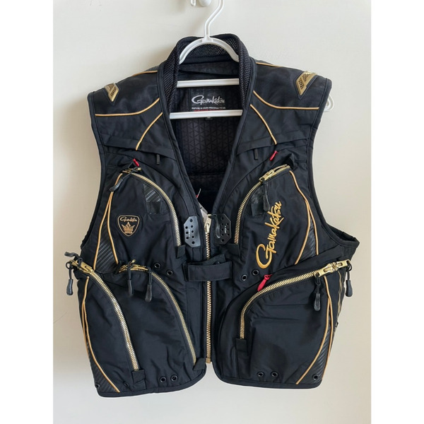 🔥【台南平昇釣具】🔥25'最新款GAMAKATSU GM-2329 頂級釣魚背心 黑金色 旋鈕可調整大小 透氣防濕 背心