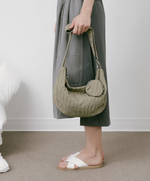 supportingrole簡約慵懶蓬鬆弧線多用斜肩背包 軍綠