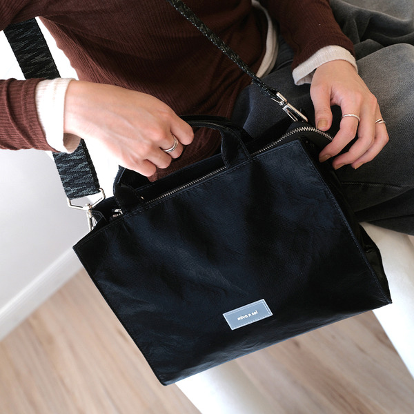 韓國 Miyansol 皺皺兩用方包（曜石黑）