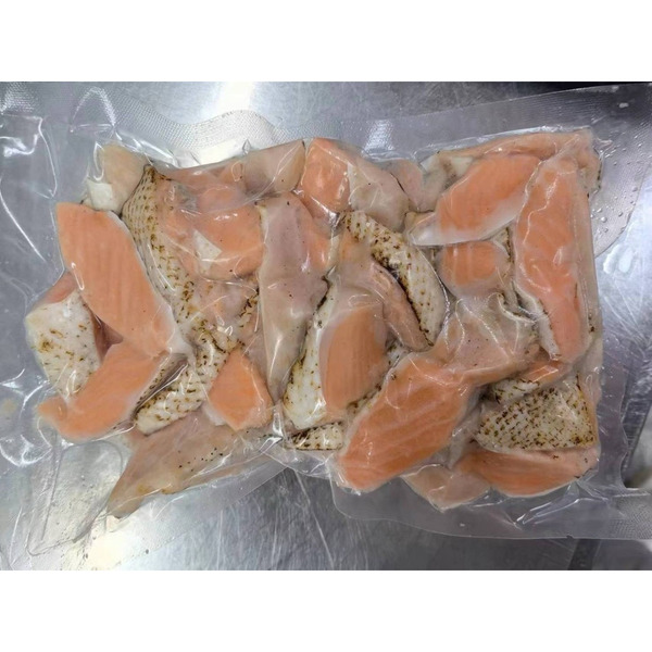 炙燒鮭魚腹碎肉