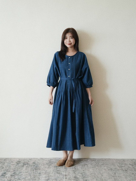 Handwoven Foldlight Dress 手織布壓折洋裝 藍染