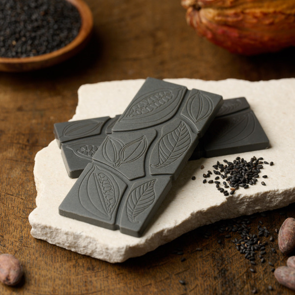 黑芝麻白巧克力