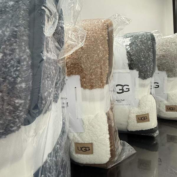 UGG 經典雙面毛毯