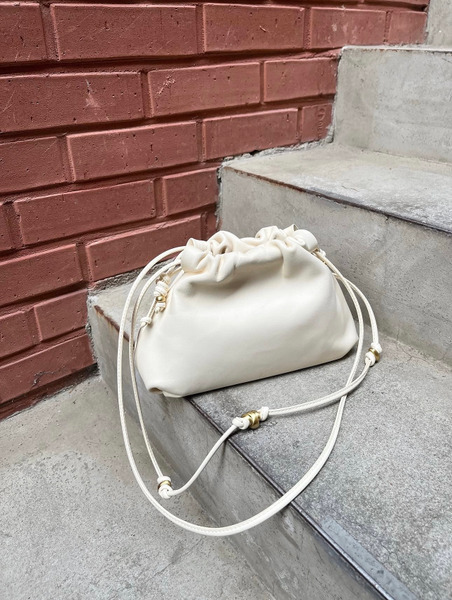 Archivepke｜Gem clutch bag 牛皮 束口雲朵小包（兩色可選）
