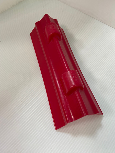 紅色護角:長30公分 高7公分