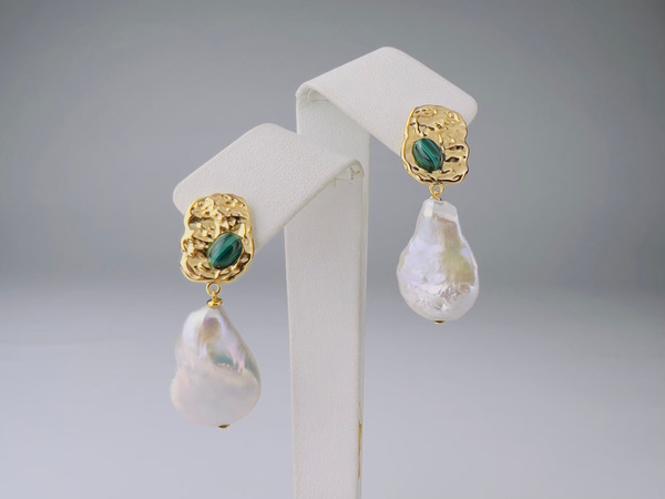 孔雀石巴洛克珍珠耳對