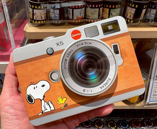 KA601058【日本🎌 史努比 PEANUTS EUREKA 復古相機造型鐵盒巧克力】