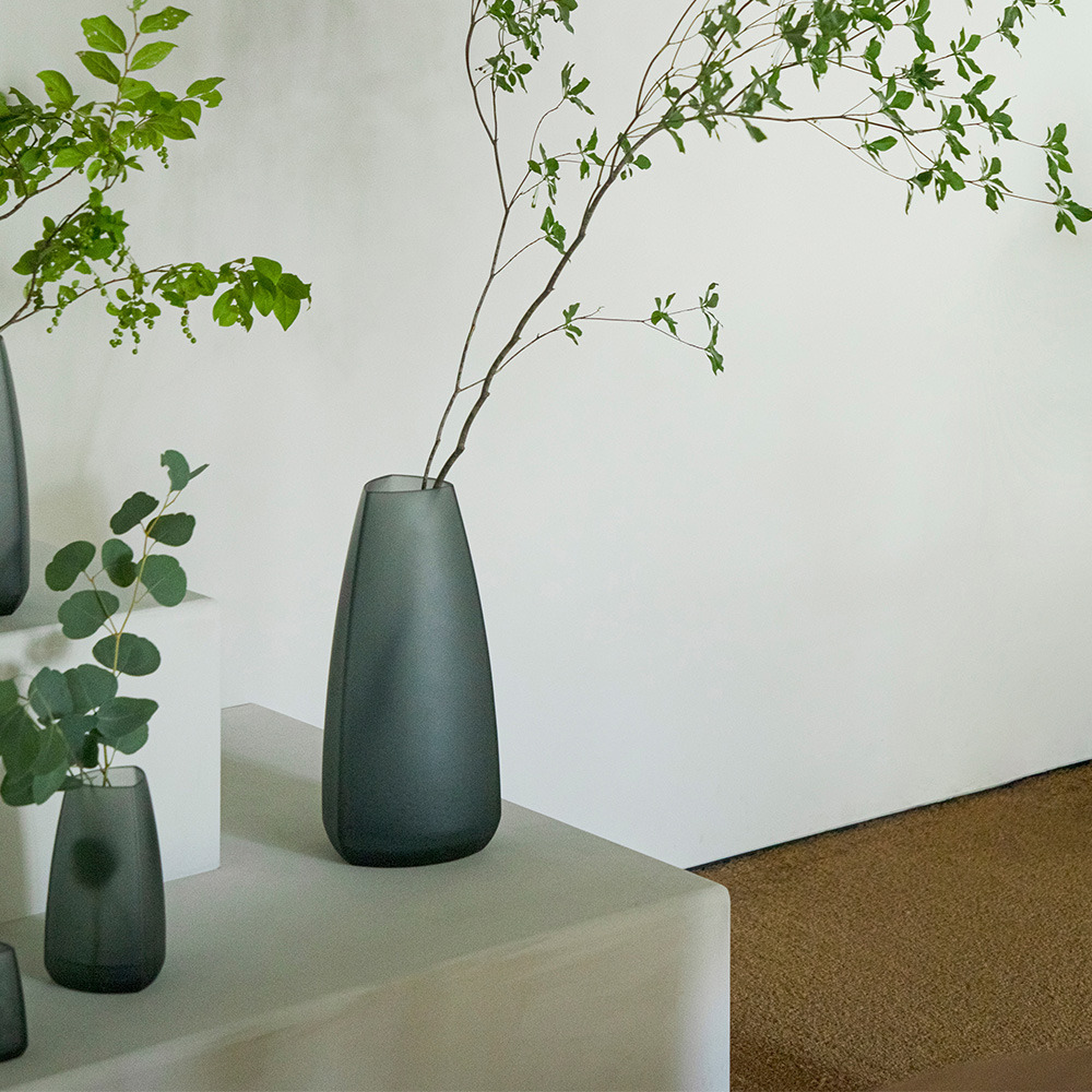 日本KINTO TRE造形花瓶20cm-煙燻灰WUZ屋子