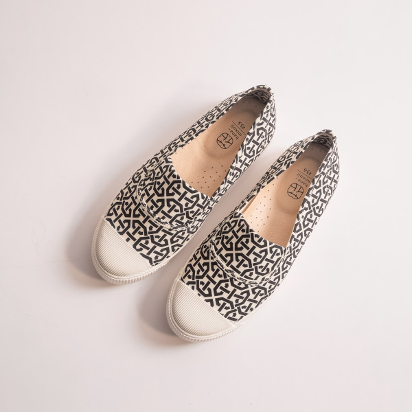 菓菓日 / 黑白窗花