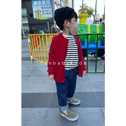 圓領排釦針織外套