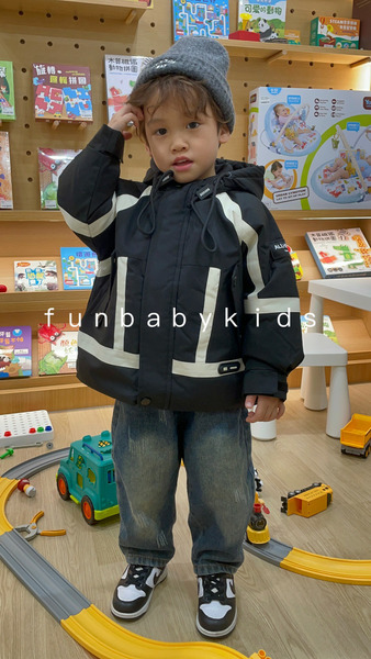 超帥拼色保暖兒童羽絨外套