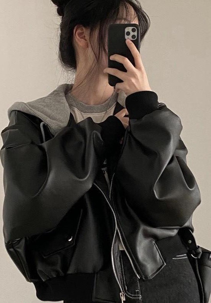 33526 質感假兩件拼接連帽皮外套