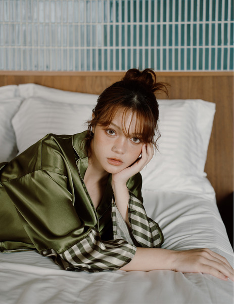 晨霧苔綠緞面睡衣