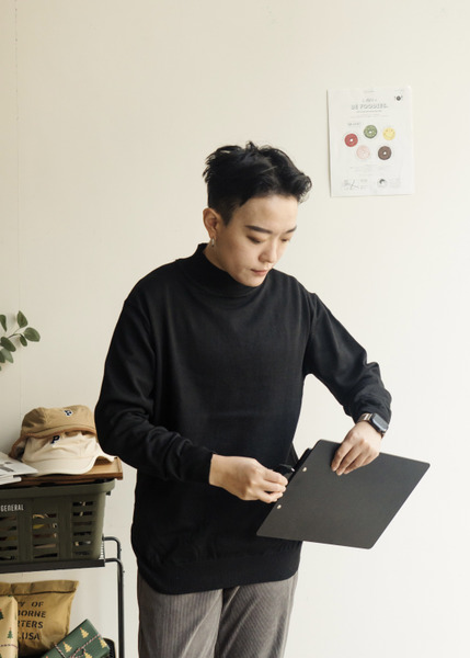 薄款小短領彈性針織長袖衫 / 2色