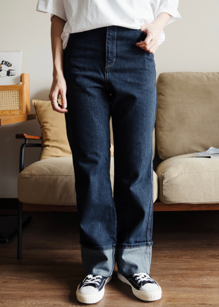 【 Japan 】大反摺設計。小版合身丹寧褲