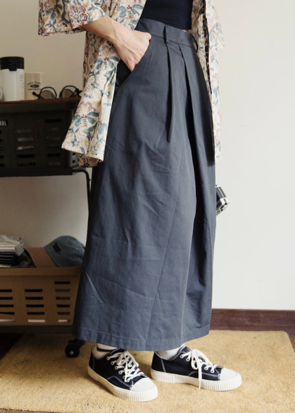 立體打褶設計。挺料棉織長裙 / 2色