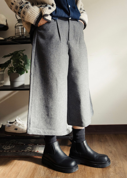 a字寬襬剪裁。八分混羊毛毛呢褲裙 / 2色