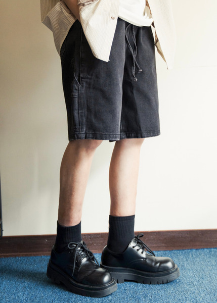 寬版剪裁。抽繩丹寧工作短褲 / 2色