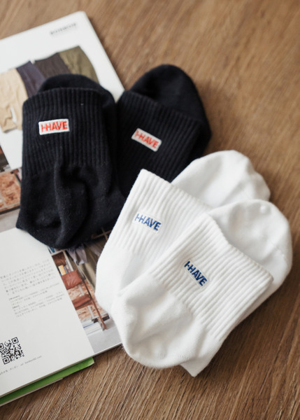 I HAVE 字母刺繡襪 / 2色